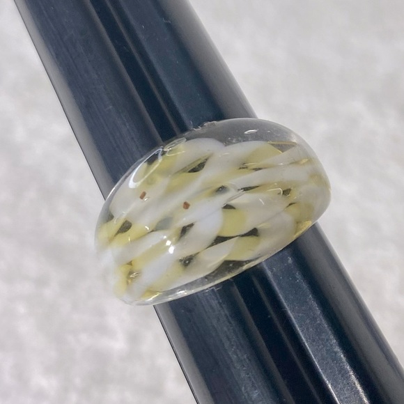 Vintage Art Glass Handmade Clear White Yellow Band Ring - Picture 9 of 11
